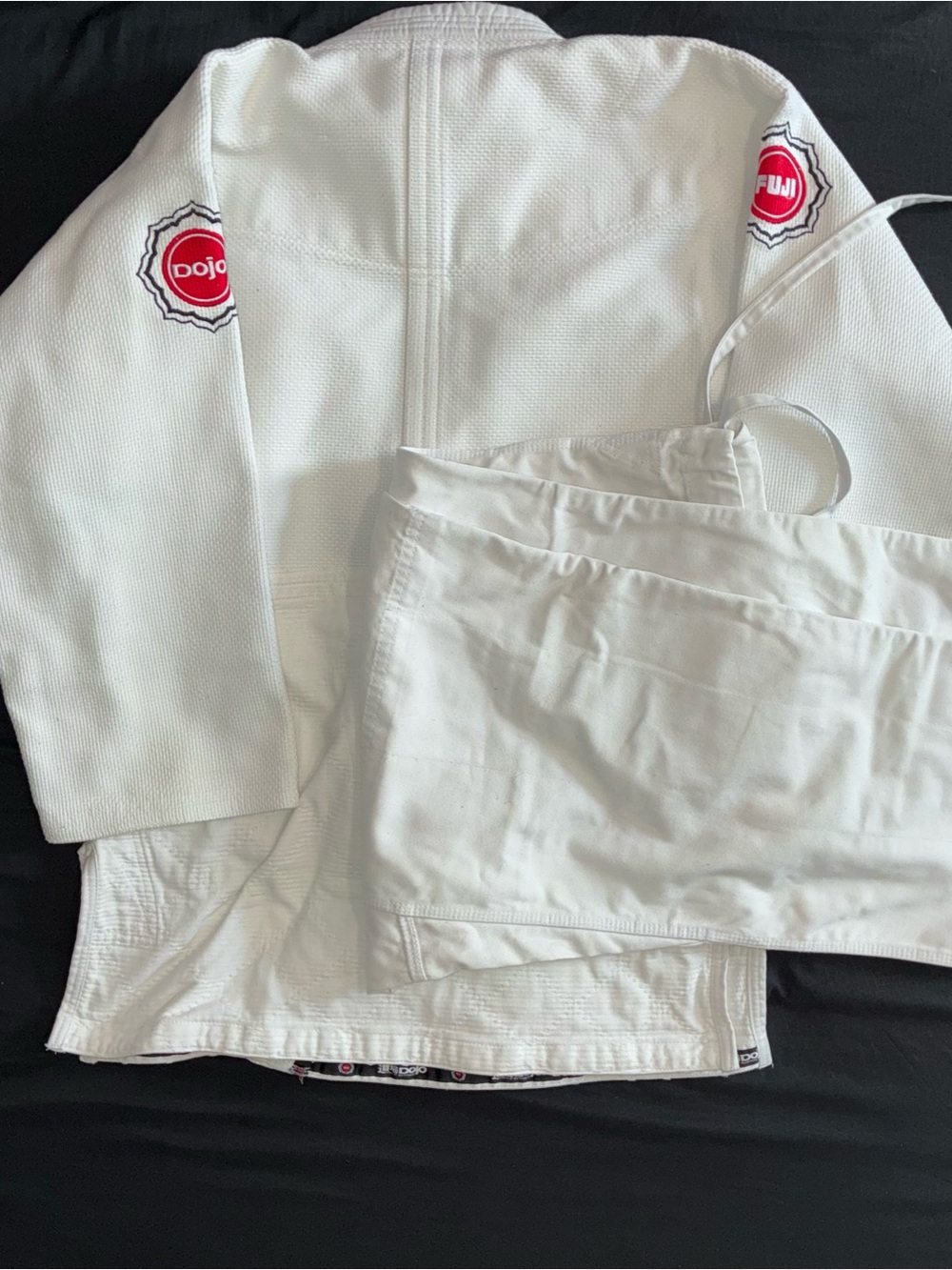 Fuji Judo Dojo White Gi with Black Kanji and Red Logo Patches - Picture 5 of 10